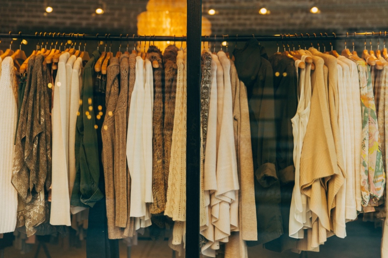 magasin-LE CASTELLET-min_clothe_fashion_store_shop_window_store_front-21277