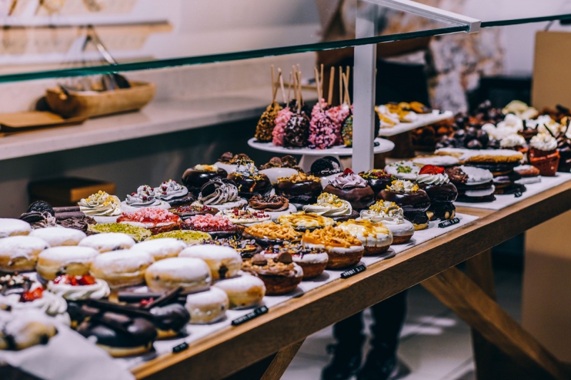 magasin-LE CASTELLET-min_shop_dessert_pastry_bakery_counter-184398