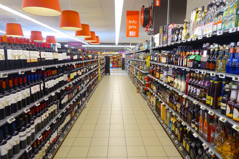 magasin-LE CASTELLET-min_supermarket_isle_products_variety_grocery_shop_market-882399
